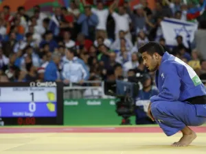 Israel's Sagi Muki reacts after losing to Azerbaijan's Rustam Orujov during their men's -73kg judo contest semifinal B match of the Rio 2016 Olympic Games in Rio de Janeiro on August 8, 2016.
Jack GUEZ / AFP