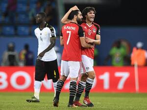 Egypt's defender Ahmed Fathi (L) and Egypt's midfielder Mohamed Elneny celebrate at the end of the 2017 Africa Cup of Nations group D football match between Egypt and Ghana in Port-Gentil on January 25, 2017.
Justin TALLIS / AFP