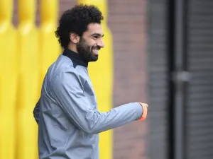  Mohamed Salah looked set to lead Liverpool to victory over his former club Chelsea but substitute Willian grabbed a point for the champions. 