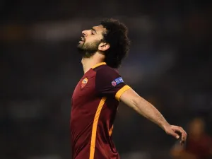 Roma's midfielder from Egypt Mohamed Salah reacts during the UEFA Champions League football match AS Roma vs Real Madrid on Frebruary 17, 2016 at the Olympic stadium in Rome. AFP PHOTO / FILIPPO MONTEFORTE
FILIPPO MONTEFORTE / AFP
