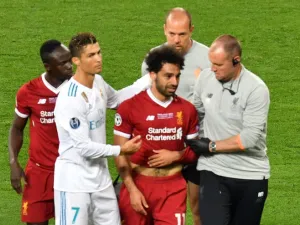 Liverpool's Egyptian forward Mohamed Salah (3rd R) is comforted by team members and Real Madrid's Portuguese forward Cristiano Ronaldo (2nd L) as he leaves the pitch after injury during the UEFA Champions League final football match between Liverpool and Real Madrid at the Olympic Stadium in Kiev, Ukraine on May 26, 2018.
Sergei SUPINSKY / AFP