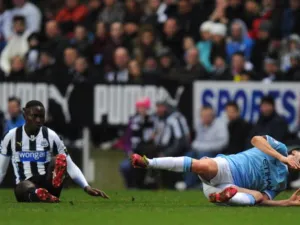 Nasri suffers knee ligament damage