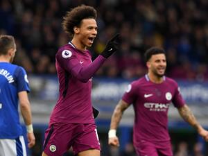 ساني يحتفل بهدفه