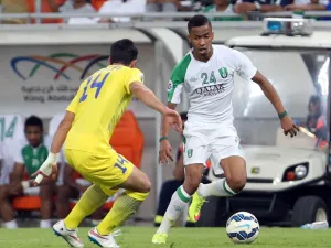 Saudi's Al-Ahli midfielder Salman Al-Muwashar (R) tries to dribble past Iran's Naft Tehran defender Saeid Lotfi (L) during their AFC Champions League football match at the King Abdullah bin Abdelaziz Stadium in Jeddah, on May 27, 2015. AFP PHOTO / STR
STR / AFP