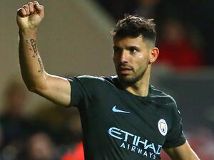 أغويرو يحتفل بهدفه