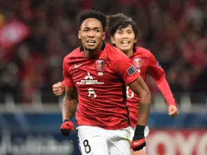 Urawa Red Diamonds' forward Rafael Da Silva (L) celebrates scoring with midfielder Yosuke Kashiwagi during the second leg of the AFC Champions League football final between Japan's Urawa Red Diamonds and Saudi Arabia's Al Hilal in Saitama on November 25, 2017.
Kazuhiro NOGI / AFP