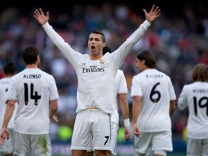 رونالدو يحتفل بعد تسجيل الهدف الأول