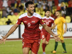 Omar Al Soma of Syria (L) celebrates a penalty goal against Australia during the 2018 World Cup qualifying football match between Syria and Australia at the Hang Jebat Stadium in Malacca on October 5, 2017.
MOHD RASFAN / AFP
