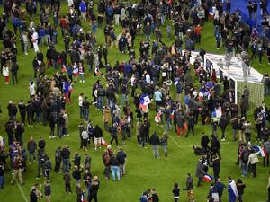 Football fans gather in the field as they wait for security clearance to leave the Stade de France in Saint-Denis, north of Paris, after the friendly football match France vs Germany on November 13, 2015 following shootings and explosions near the stadium and in the French capital. AFP PHOTO / FRANCK FIFE
FRANCK FIFE / AFP