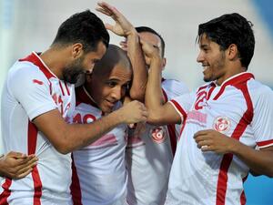Tunisian players hug their teammate striker Wahbi Khazri(2nd L) after he scored during a qualifying football match against Liberia for the Africa Nations Cup 2017 on September 4, 2016 in Ben Jannet Olympic stadium in Monastir.
SALAH HABIBI / AFP