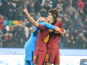 لاعبو روما يحتفلون بالفوز