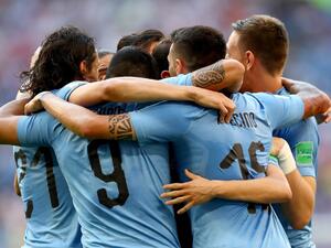 أوروغواي تضمن التأهل في صدارة المجموعة