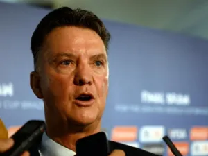 Man U meets van Gaal to discuss prospects of succeeding Moyes following club's poor season