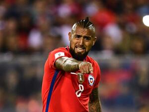 فيدال يسجل بالخطأ في مرمى فريقه