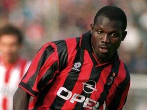 One-time Ballon d’Or pops over for a kick-about after meeting Shaikh Mohammad