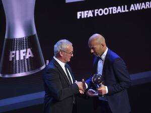 Real Madrid's French coach Zinedine Zidane (R) shakes hands with Italian manager of Nantes, Claudio Ranieri after winning The Best FIFA Men's Coach of 2017 Award during The Best FIFA Football Awards ceremony, on October 23, 2017 in London.
Ben STANSALL / AFP