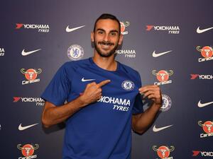 زاباكوستا يعرض قميص فريقه الجديد