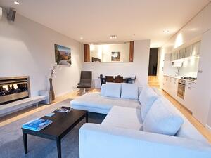 ينطبق العرض الترويجي الخاص ببرنامج الولاء "كريس فلاير" على الحجوزات الفندقية التي يتم إجراؤها مباشرة عبر الموقع الإلكتروني الخاص بسويس-بلهوتيل انترناشيونال باستخدام فئة السعر المرن فليكسي لليلة واحدة على الأقل. 