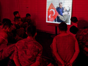Detainees from the military look upon Erdogan after the failed coup of 2016 (Rami Khoury/Al Bawaba via Stockholm Center for Freedom)