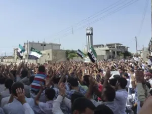 تظاهرة مناهضة لنظام الاسد في بلدة الحولة قرب حمص