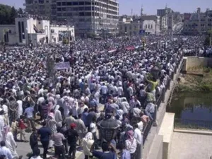 متظاهرون في دير الزور/أرشيف