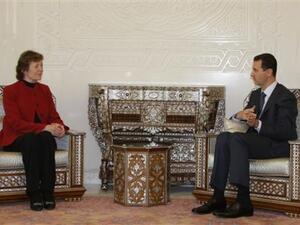 الاسد ملتقيا وفد الحكماء في دمشق/أ.ف.ب