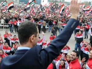 الرئيس السوري بشار الأسد بين جموع مناصريه في العاصمة دمشق