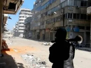 مسلح في حي بابا عمرو  بمدينة حمص