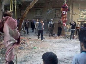 صورة وزعها نشطاء على شبكة توتير للمشنوقين