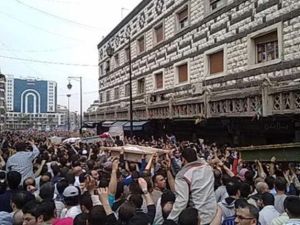 مشيعو الضحايا في حمص رددوا "زنقة زنقة.. دار دار هنطيح بك يا بشار"