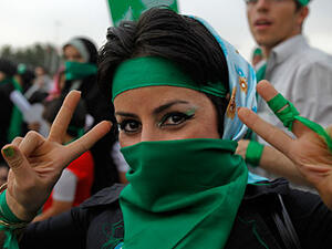 Demonstrators don green after Iran's disputed 2009 presidential election.  (AFP/Atta Kenare)