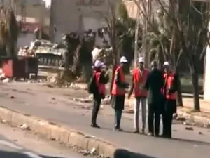 مراقبون عرب في شوارع مدينة حمص