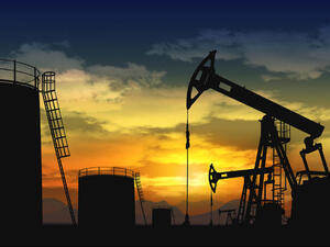 حصار الموانئ واحد من تحديات كثيرة تواجه الحكومة