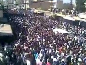 50 ألف شخص يشيعون المعارض الكردي تمو في القامشلي 