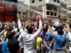 من إحتجاجات السوريين ضد النظام.