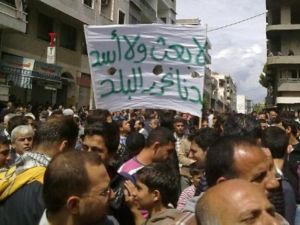 القوات النظامية ومسلحين موالين للاسد قتلوا بالرصاص 88 مدنيا على الاقل يوم الجمعة.