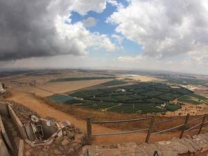 Syria seen from the Golan Heights (Wikimedia Commons/ photos8.com)