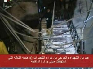 صورة عن التلفزيون الرسمي لاثار التفجيرات التي طالت وزارة الداخلية في دمشق امس/أ.ف.ب