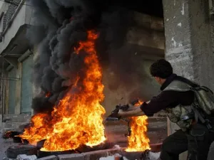 مقاتل من المعارضة في حلب/أ.ف.ب