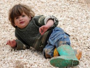 طفلة سورية شردها القتال في مخيم قاه شمال سوريا/أ.ف.ب