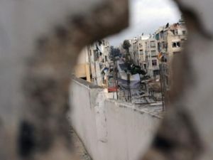 شارع في صلاح الدين/حلب/ بسواتر للوقاية من القناصة/أ.ف.ب