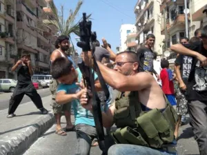 مقاتل سني في باب التبانة/ارشيف