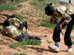 مقاتلون من لواء الشام التابع للمعارضة في دير الزور/أ.ف.ب