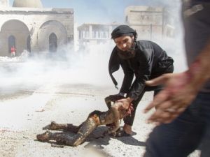 بواقي انسان قتل في غارة جوية للقوات النظامية في ادلب/أ.ف.ب