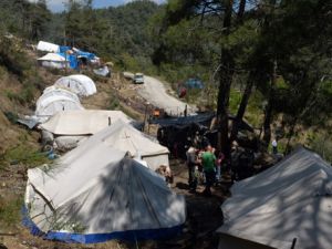 مخيم للمهجرين التركمان على الحدود مع تركيا/أ.ف.ب