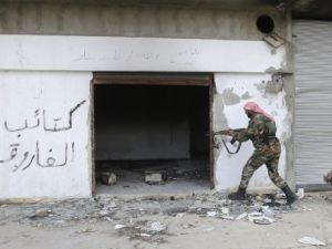 جندي سوري في قرية الحيدرية في القصير/أ.ف.ب