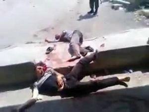 صورة مأخوذة عن فيديو يتداوله سوريون على الانترنت لما يصفوه بمجرزة وقعت في قرية البيضا في محافظة بانياس شمال غرب سوريا/أ.ف.ب