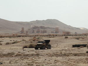 قوات سورية في تدمر التي تبعد 50 كم عن مدينة السخنة شرقي حمص