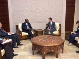 الأسد خلال استقباله مبعوثي رئيس جمهورية جنوب افريقيا لمنطقة الشرق الأوسط زولا سكوبيا