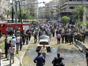 اثار التفجير في ساحة المرجة بدمشق/أ.ف.ب